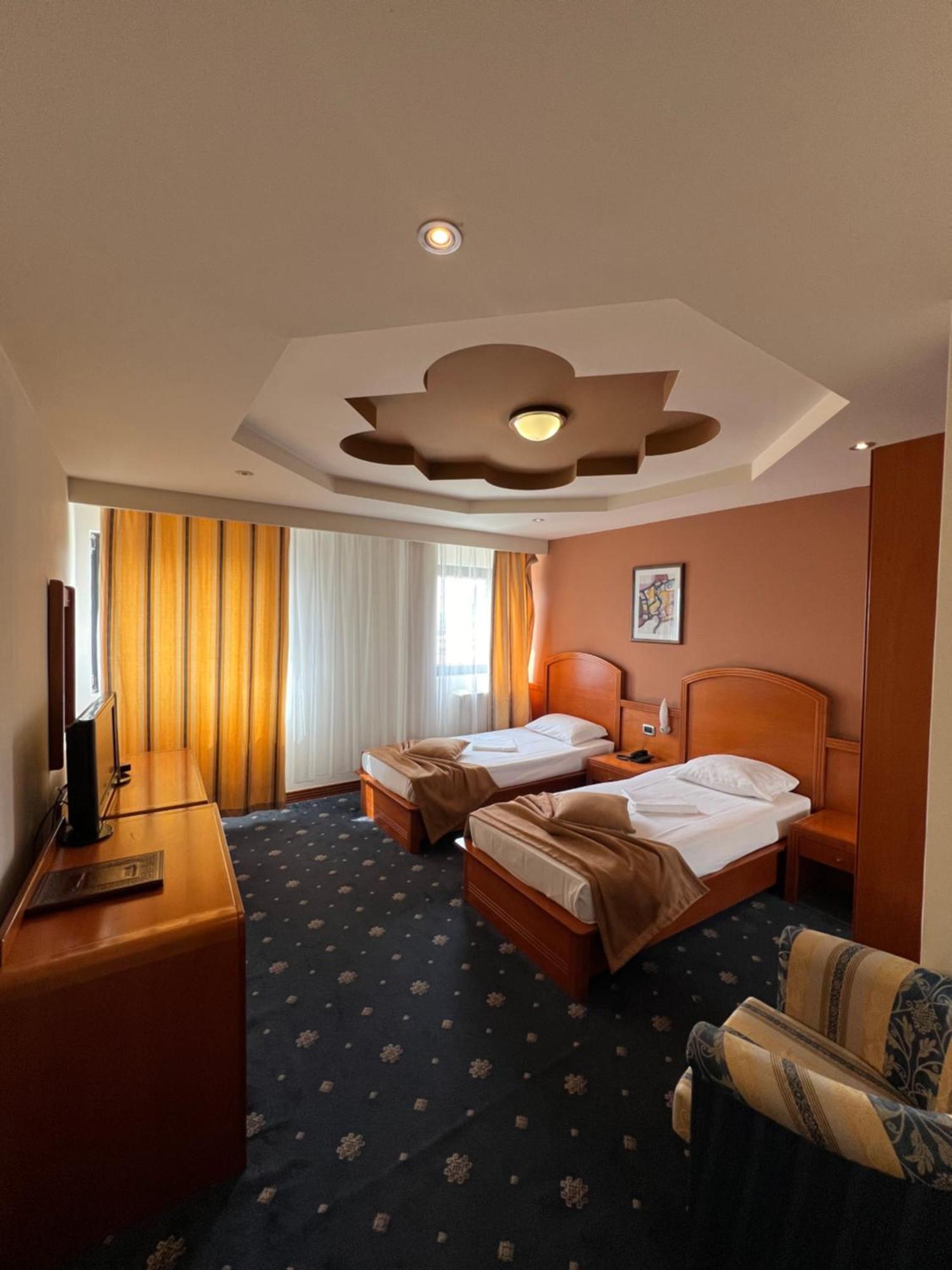Hotel Princi i Arberit Priștina Exterior foto